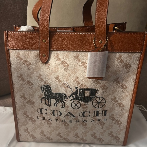 Coach Field Tote With Horse And Carriage Print And Carriage Badge - Picture 2 of 13